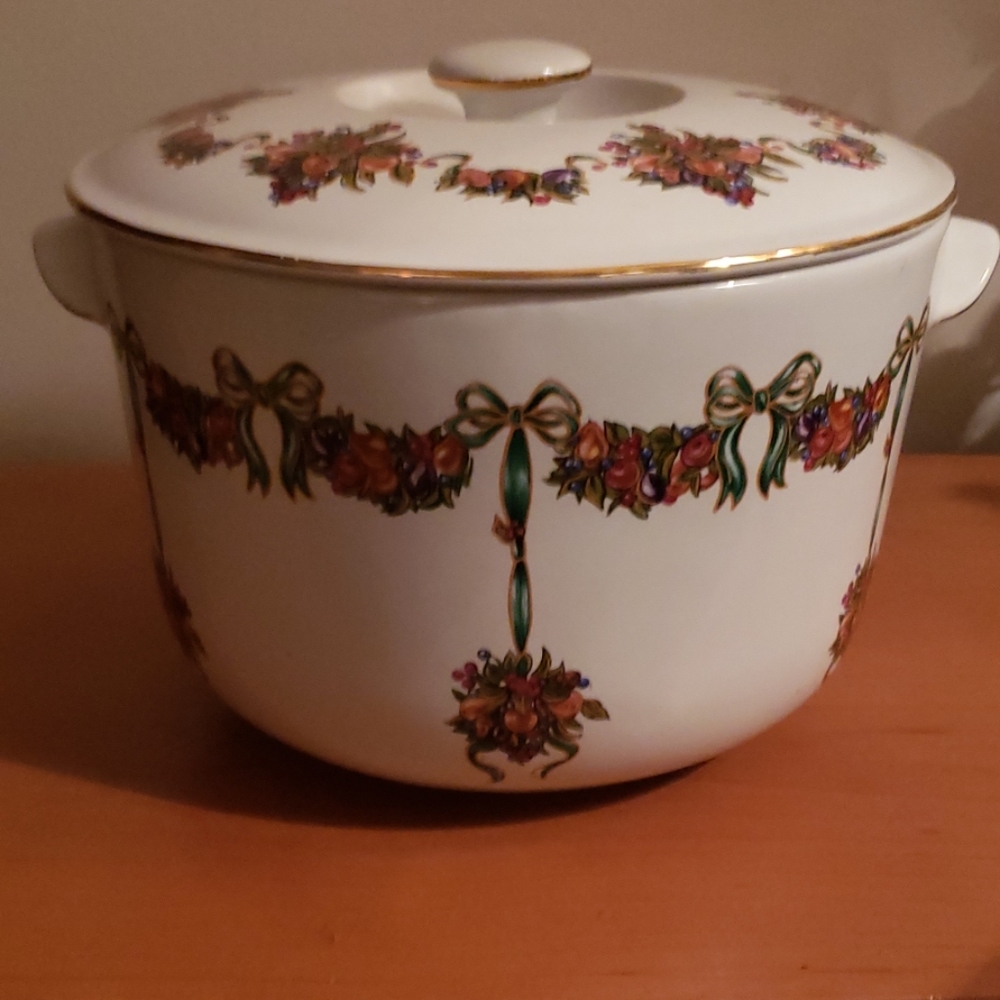 Claire Burke Garland and Bowes Large Pot